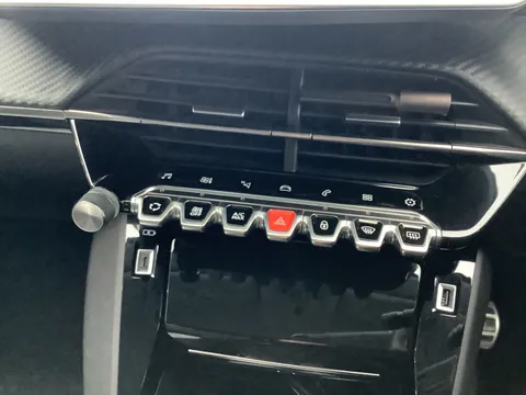 DA72LFP Peugeot 208 1.2 PureTech 100 Allure Premium + 5dr Thumbnail #28