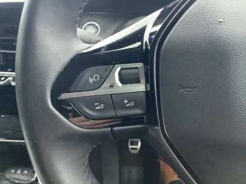 DA72LFP Peugeot 208 1.2 PureTech 100 Allure Premium + 5dr Thumbnail #29