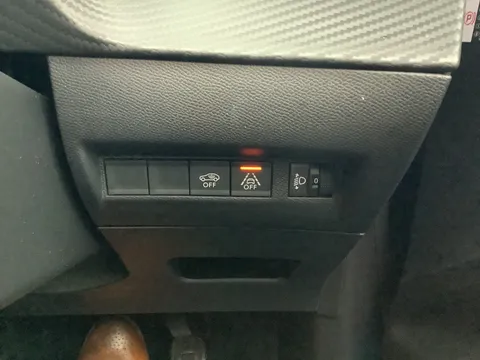 DA72LFP Peugeot 208 1.2 PureTech 100 Allure Premium + 5dr Thumbnail #32