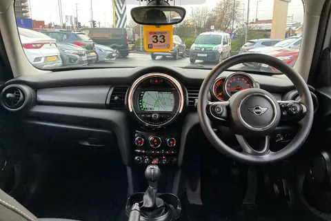 VE70EKN Mini Hatchback 1.5 Cooper Classic II 5dr Thumbnail #4