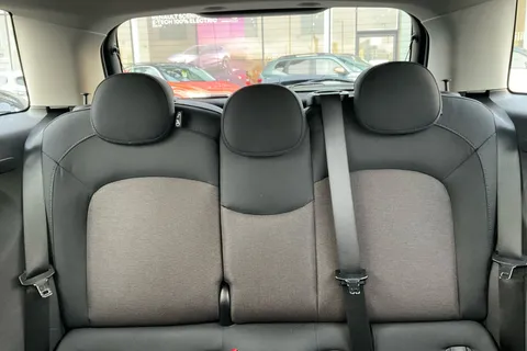 VE70EKN Mini Hatchback 1.5 Cooper Classic II 5dr Thumbnail #11