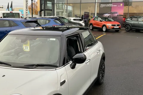 VE70EKN Mini Hatchback 1.5 Cooper Classic II 5dr Thumbnail #16