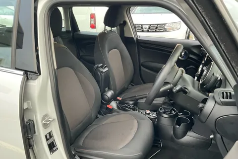 VE70EKN Mini Hatchback 1.5 Cooper Classic II 5dr Thumbnail #20