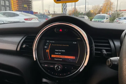 VE70EKN Mini Hatchback 1.5 Cooper Classic II 5dr Thumbnail #40