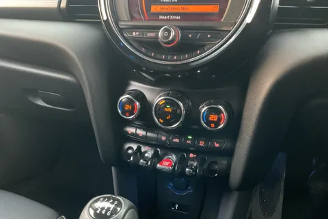 VE70EKN Mini Hatchback 1.5 Cooper Classic II 5dr Thumbnail #41