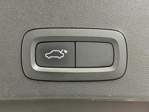 HK70FNA Volvo XC40 2.0 B4P Inscription Pro 5dr Auto Thumbnail #32