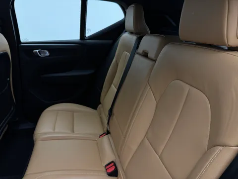 HK70FNA Volvo XC40 2.0 B4P Inscription Pro 5dr Auto Thumbnail #10