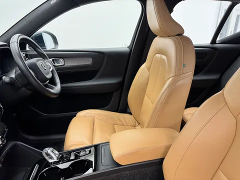 HK70FNA Volvo XC40 2.0 B4P Inscription Pro 5dr Auto Thumbnail #13
