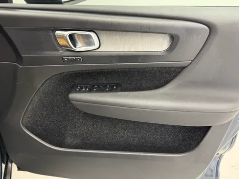 HK70FNA Volvo XC40 2.0 B4P Inscription Pro 5dr Auto Thumbnail #20