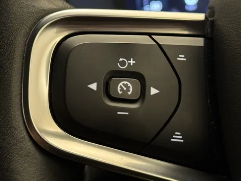 HK70FNA Volvo XC40 2.0 B4P Inscription Pro 5dr Auto Thumbnail #24