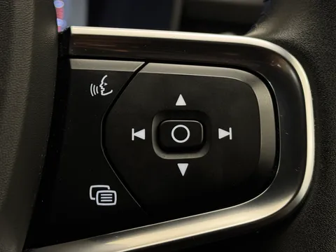 HK70FNA Volvo XC40 2.0 B4P Inscription Pro 5dr Auto Thumbnail #25