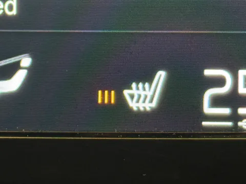 HK70FNA Volvo XC40 2.0 B4P Inscription Pro 5dr Auto Thumbnail #29