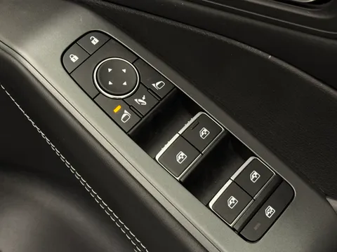 OY74ZHC Nissan Qashqai 1.5 E-Power N-Connecta [Glass Roof] 5dr Auto Thumbnail #19