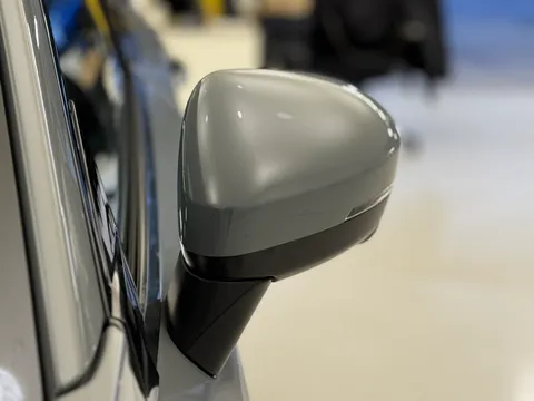 OY74ZHC Nissan Qashqai 1.5 E-Power N-Connecta [Glass Roof] 5dr Auto Thumbnail #32