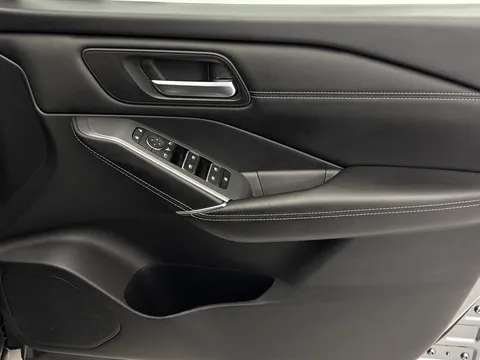 DS74SCV Nissan Qashqai 1.3 DiG-T MH 158 N-Connecta 5dr Xtronic Thumbnail #17