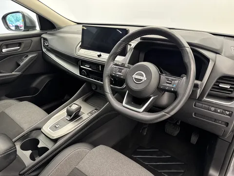 DS74SCV Nissan Qashqai 1.3 DiG-T MH 158 N-Connecta 5dr Xtronic Thumbnail #18