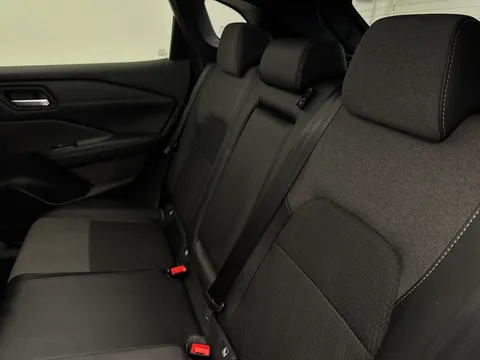 DS74SCV Nissan Qashqai 1.3 DiG-T MH 158 N-Connecta 5dr Xtronic Thumbnail #22