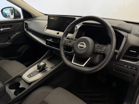 DS74UGM Nissan Qashqai 1.3 DiG-T MH 158 N-Connecta [Glass Rf] 5dr Xtronic Thumbnail #11