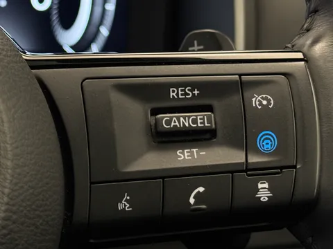 DS74UGM Nissan Qashqai 1.3 DiG-T MH 158 N-Connecta [Glass Rf] 5dr Xtronic Thumbnail #20