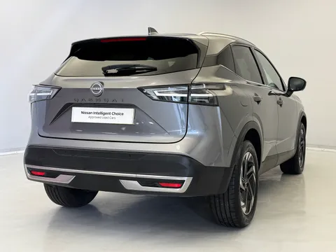 DS74UGM Nissan Qashqai 1.3 DiG-T MH 158 N-Connecta [Glass Rf] 5dr Xtronic Thumbnail #9