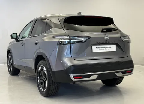 DS74UGM Nissan Qashqai 1.3 DiG-T MH 158 N-Connecta [Glass Rf] 5dr Xtronic Thumbnail #7