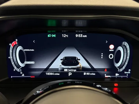 DS74UGM Nissan Qashqai 1.3 DiG-T MH 158 N-Connecta [Glass Rf] 5dr Xtronic Thumbnail #13