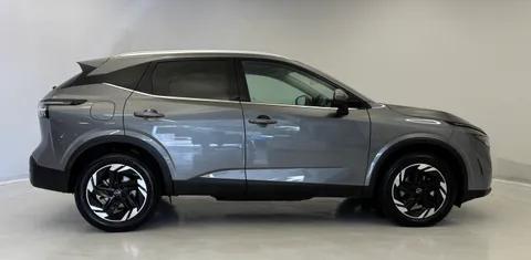 DS74UGM Nissan Qashqai 1.3 DiG-T MH 158 N-Connecta [Glass Rf] 5dr Xtronic Thumbnail #10