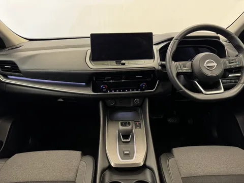 DS74UGM Nissan Qashqai 1.3 DiG-T MH 158 N-Connecta [Glass Rf] 5dr Xtronic Thumbnail #31