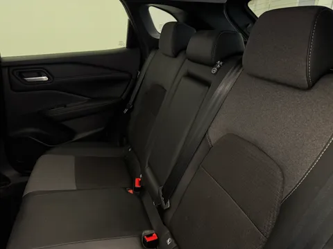 DL74EWU Nissan Qashqai 1.3 DiG-T MH N-Connecta 5dr Thumbnail #17