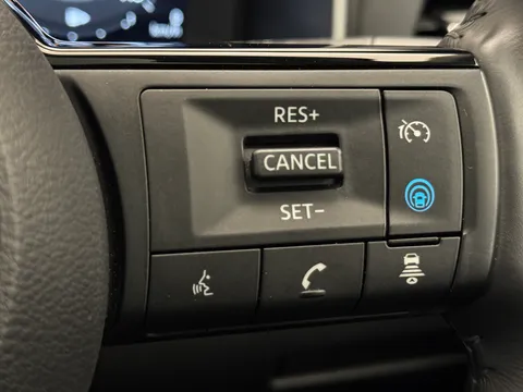 DL74EWU Nissan Qashqai 1.3 DiG-T MH N-Connecta 5dr Thumbnail #23