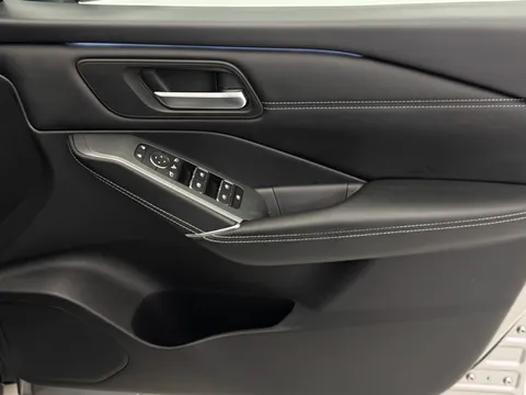 DL74EWU Nissan Qashqai 1.3 DiG-T MH N-Connecta 5dr Thumbnail #28