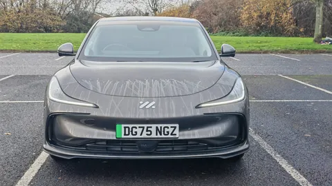 DG75NGZ Mg Motor Uk Im5 217kW Standard Range 75kWh 5dr Auto Thumbnail #3