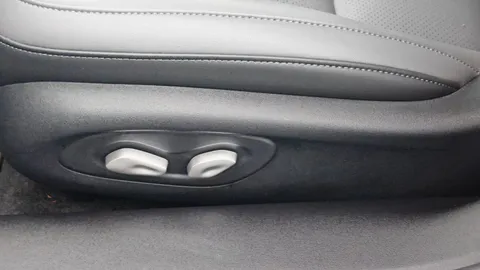 DG75NGZ Mg Motor Uk Im5 217kW Standard Range 75kWh 5dr Auto Thumbnail #33