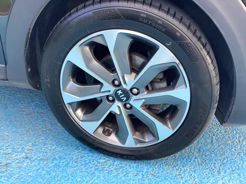 MT19BXF Kia Stonic 1.6 CRDi First Edition 5dr Thumbnail #10