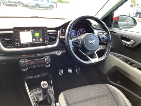 MT19BXF Kia Stonic 1.6 CRDi First Edition 5dr Thumbnail #18
