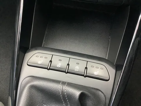 MT19BXF Kia Stonic 1.6 CRDi First Edition 5dr Thumbnail #25