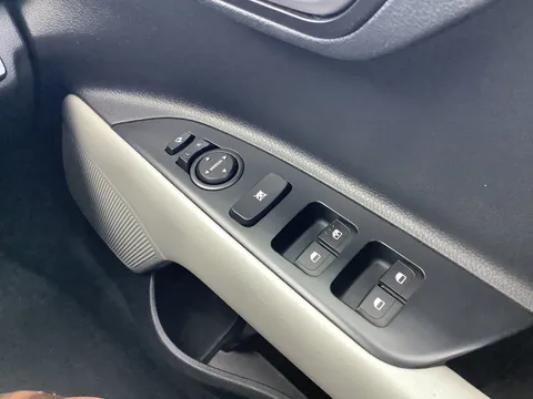 MT19BXF Kia Stonic 1.6 CRDi First Edition 5dr Thumbnail #28