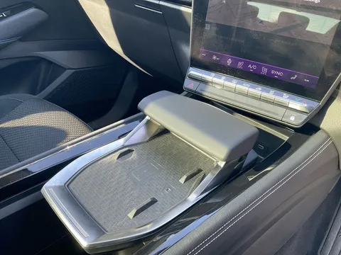 DX74OYH Renault Austral E-Tech FHEV Iconic Esprit Alpine 5dr Auto Thumbnail #20