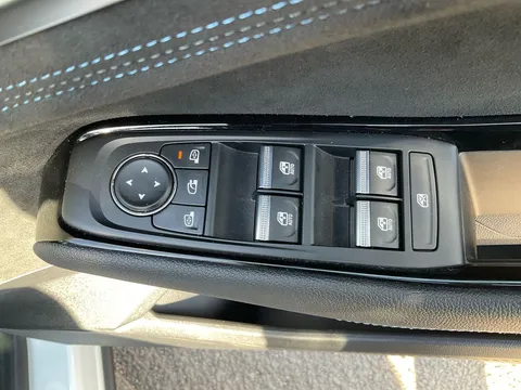 DX74OYH Renault Austral E-Tech FHEV Iconic Esprit Alpine 5dr Auto Thumbnail #12