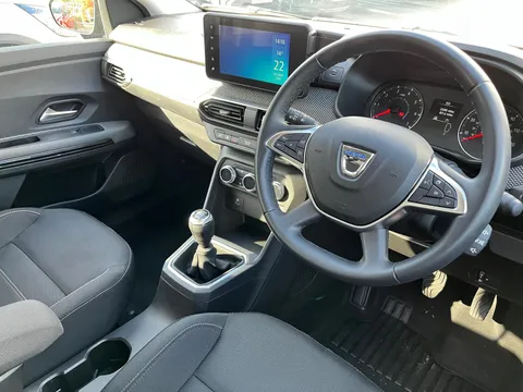 4 of 34 for Dacia Jogger 1.0 TCe Extreme SE 5dr