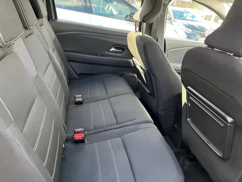 14 of 34 for Dacia Jogger 1.0 TCe Extreme SE 5dr