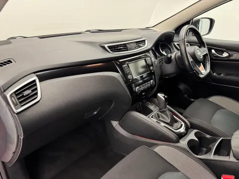 14 of 33 for Nissan Qashqai 1.5 dCi 115 N-Connecta 5dr DCT