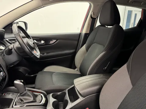 15 of 33 for Nissan Qashqai 1.5 dCi 115 N-Connecta 5dr DCT