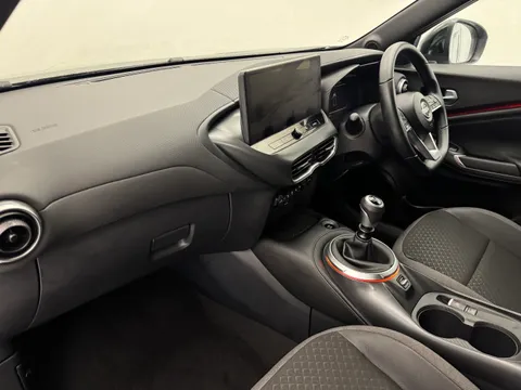 OY74YKW Nissan Juke 1.0 DiG-T N-Connecta 5dr Thumbnail #15