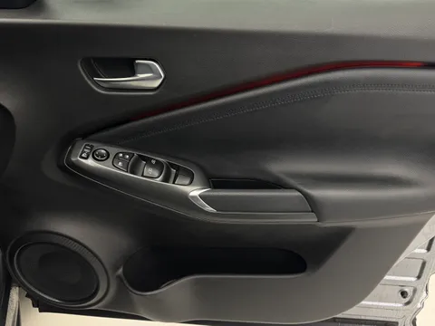 OY74YKW Nissan Juke 1.0 DiG-T N-Connecta 5dr Thumbnail #20