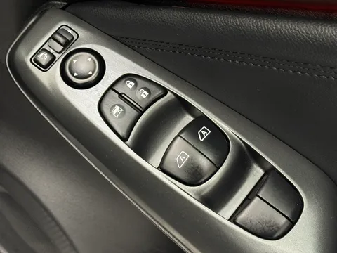 OY74YKW Nissan Juke 1.0 DiG-T N-Connecta 5dr Thumbnail #21