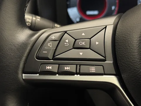 OY74YKW Nissan Juke 1.0 DiG-T N-Connecta 5dr Thumbnail #23