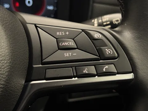 OY74YKW Nissan Juke 1.0 DiG-T N-Connecta 5dr Thumbnail #24