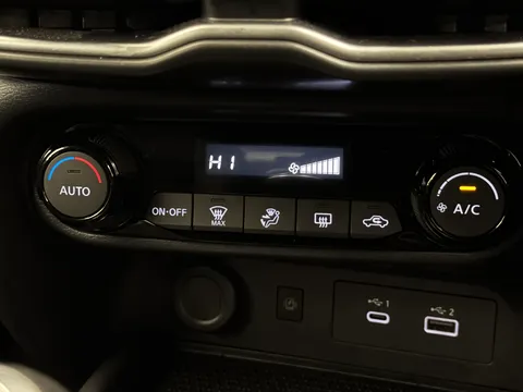 OY74YKW Nissan Juke 1.0 DiG-T N-Connecta 5dr Thumbnail #28