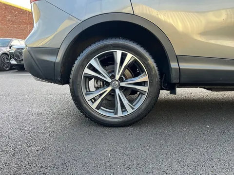 DX67SUU Nissan Qashqai 1.2 DiG-T N-Connecta [Glass Roof Pack] 5dr Thumbnail #9